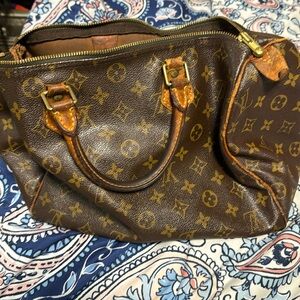 Louis Vuitton speedy